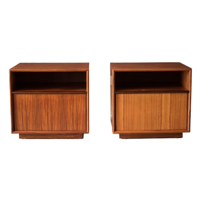 Vintage Pair of Rosewood Danish Modern Bedside Table Nightstands For Sale