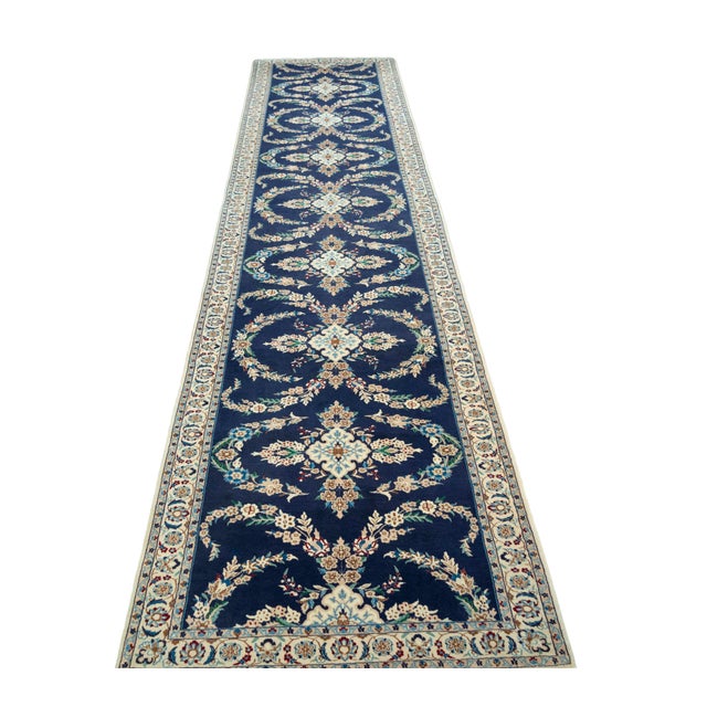 Hand-Knotted Oriental Rug in Wool For Sale - Image 4 of 10