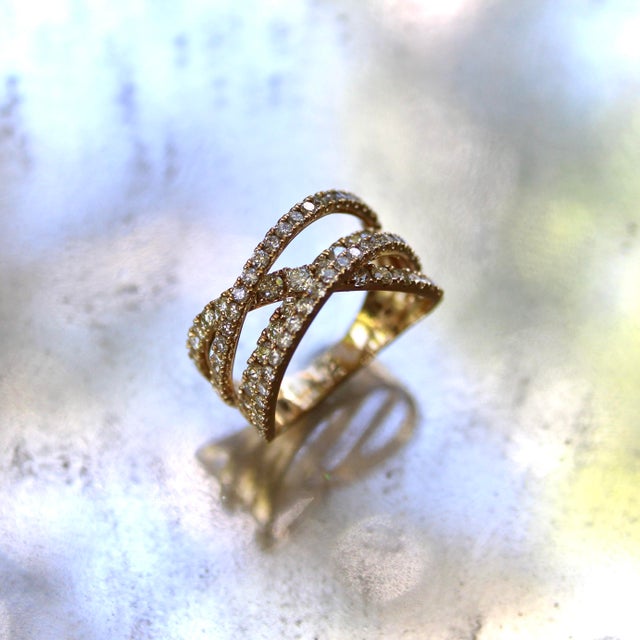 1990s 1990s Contemporary 14k Gold Micro Pave Diamond Crossover Ring, Size 6 For Sale - Image 5 of 11