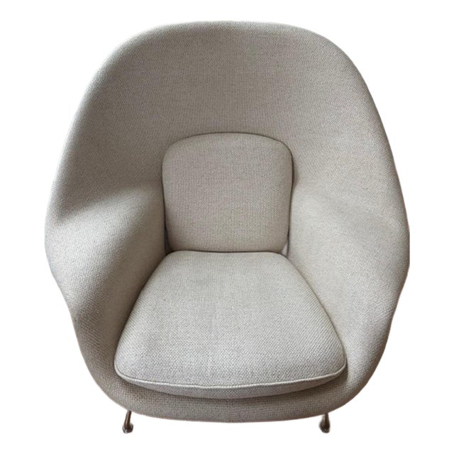 Eero Saarinen Womb Chair by Knoll For Sale
