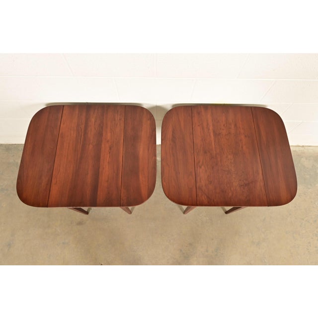Henkel Harris Georgian Solid Cherry Wood Drop Leaf Pembroke Side Tables, Pair For Sale - Image 12 of 15