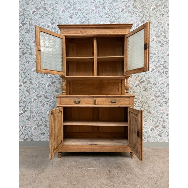 This two-part solid oak sideboard from the late 19th century embodies the generosity of french country furniture, blending...