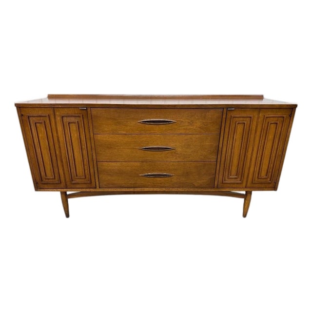 Mid-Century Modern Broyhill Sculptra Walnut Sideboard For Sale