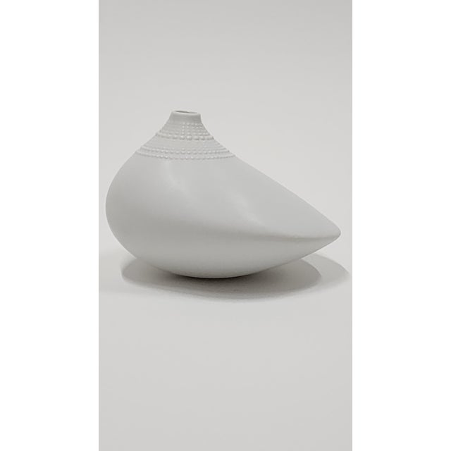 Beautiful Porcelin Pollo Vase by Tapio Wirkkala for Rosenthal Studio Line.