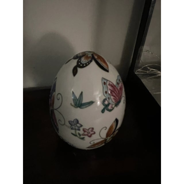 Chinese Vintage Porcelain Chinese Decorative Egg - Beautiful Details and Colors For Sale - Image 3 of 5