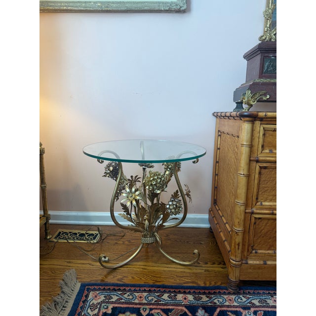 Hollywood Regency Vintage Illuminated Gilt Metal Floral Side/Cocktail Table, in the Manner of Hans Kögl, C. 1960s–70s For Sale - Image 3 of 12