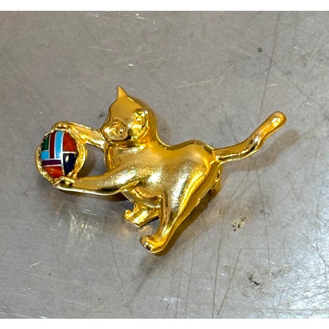 1960s-70s gold tone enameled cat w/ yarn ball brooch. Excellent condition.