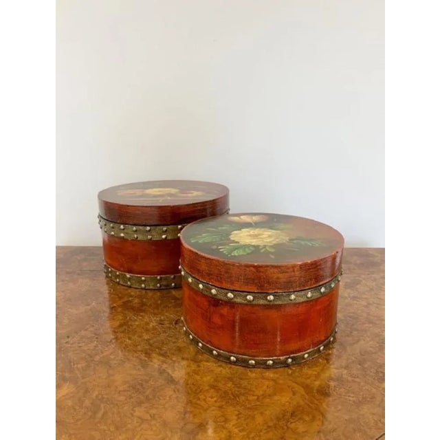 Hand Painted Circular Storage Boxes, 1920s, Set of 2 For Sale - Image 3 of 10