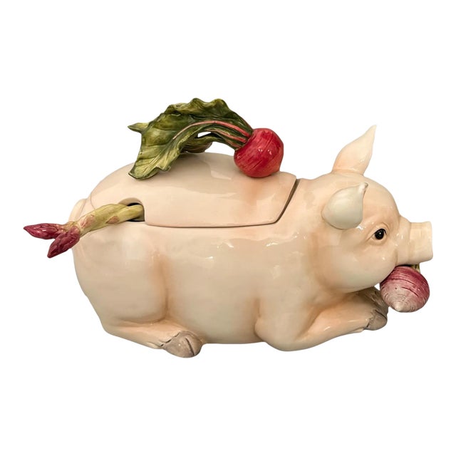 20th C. Fitz and Floyd “French Market” Pig Tureen With Asparagus Ladle – Whimsical / French Country For Sale
