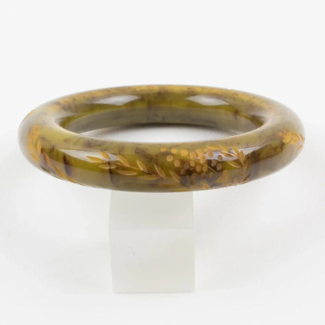 Art Deco Carved Bakelite Bracelet Bangle Asparagus Green and Black For Sale - Image 3 of 4