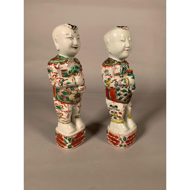 White Pair of Hoho Brothers Figurines, Kangxi Period, 18th Century, China, Famille Verte For Sale - Image 8 of 8