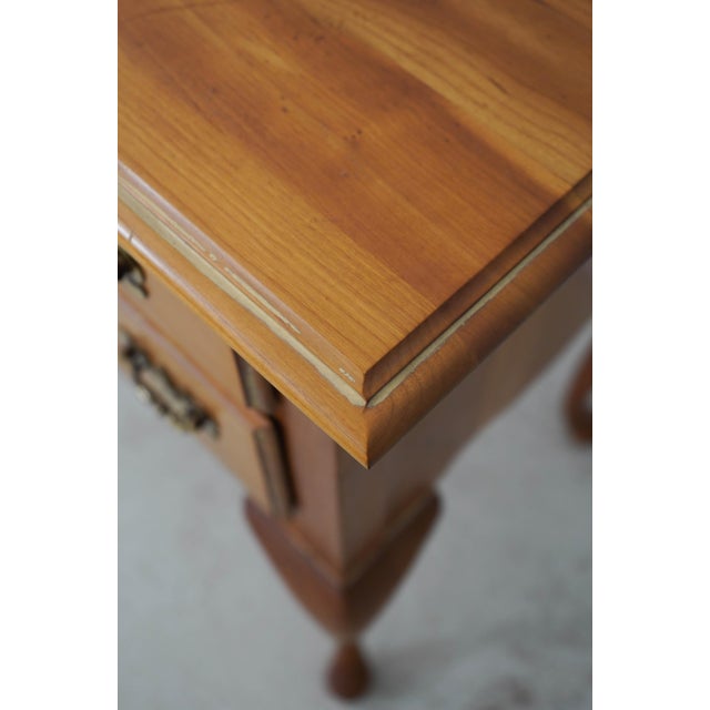 Harden Distressed Cherry 4 Drawer Lowboy Dressing Table For Sale - Image 15 of 18