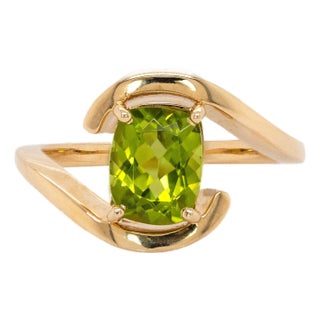 Bypass Shank 2.1cts Peridot Solitaire Ring in Solid 14k Yellow Gold | Cu 9x7mm, Size 6.75 For Sale