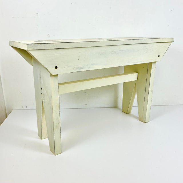 1970s Vintage Arts & Crafts Farmhouse Sunflower Folk Art Painted Pine Bench. For Sale - Image 17 of 18