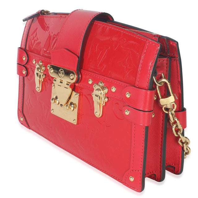 Item #: 150828 Features Interior: Two gussets. One card slot Dimensions: 8.75 x 5.75 x 2 in Handbag Closure Type: Push...