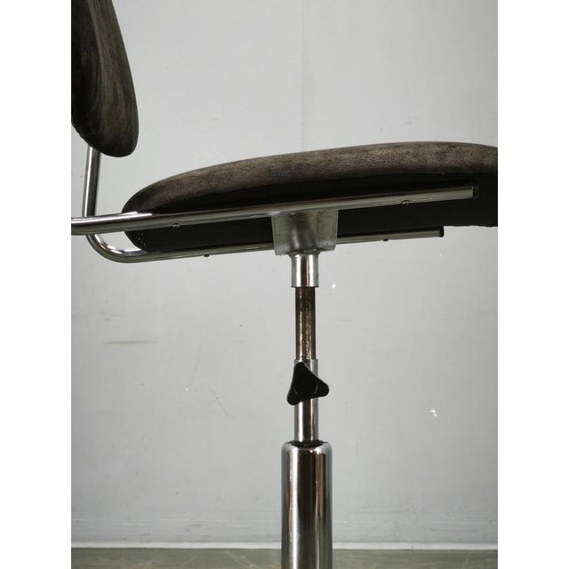 Italian Swivel Office Chair with Chrome Base, 1970s For Sale - Image 9 of 15