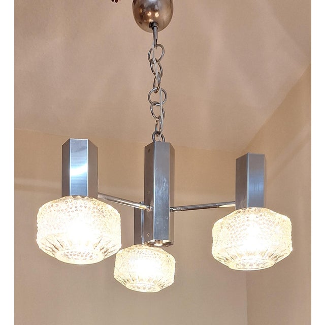 Mid-Century Modern Vintage Three-Light Pendant Lamp with Chrome-Plated Metal Frame and Relief Glass Shades, 1960s For Sale - Image 3 of 7