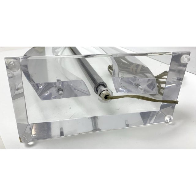 1970s Mid Century Modern Lucite Table Lamp For Sale - Image 10 of 12