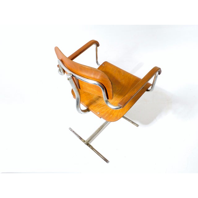 Unfortunately there is no information about this exceptional cantilever chair. It appeared in France, which does not...