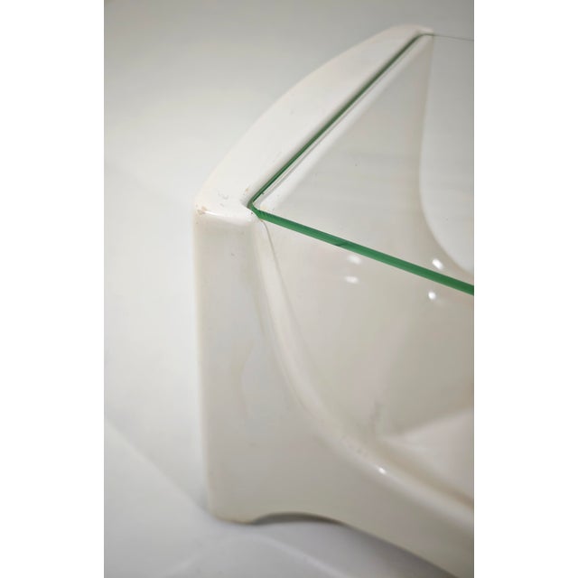 Mid-Century Modern Space Age Resin and Glass Coffee Table, Italy, 1970s For Sale - Image 6 of 13