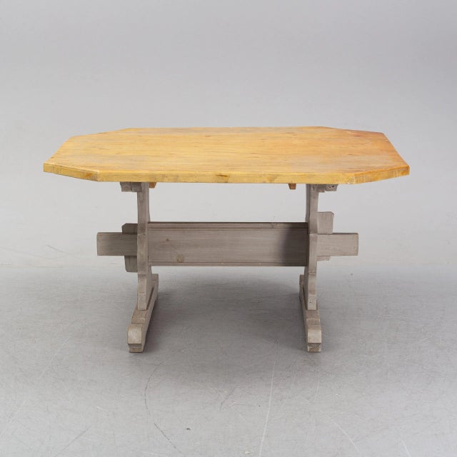 Kitchen table - sometimes different! The measure is 148 cm in length, in width 128 cm and in height 78 cm. The wooden...