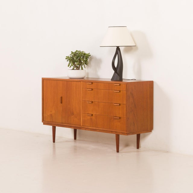 This vintage teak sideboard was most likely designed by carlo jensen and made by hundevad & co. In the 1970s in denmark....