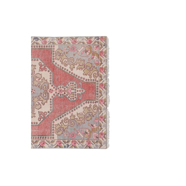 1960s 1960s Vintage Faded Turkish Kemerhisar Rug 4'3'' X 6'12'' For Sale - Image 5 of 13