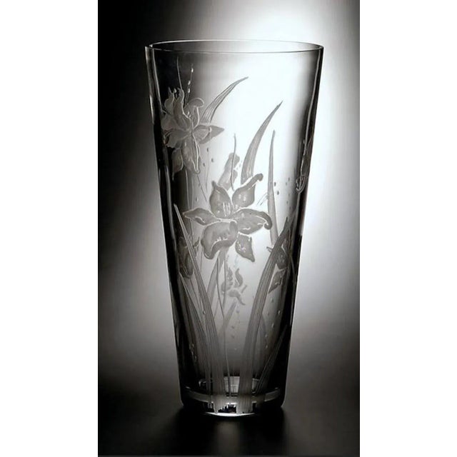 Mid-Century Modern 1980s Italian Cut and Ground Crystal Vase With Flower Decoration For Sale - Image 3 of 12