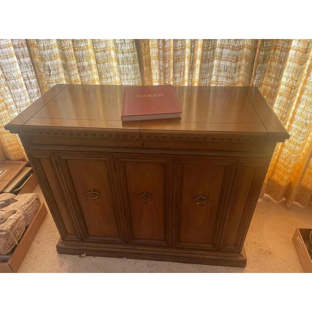 Stunning Baker Furniture Traditional Style Flip Top Server Buffet / Dry Bar For Sale - Image 6 of 6
