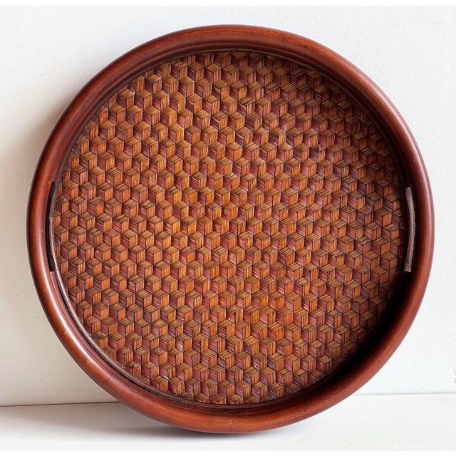 Japanese Round Woven Bamboo Tray With Trompe L’Oeil Geometric Pattern For Sale In Providence - Image 6 of 7