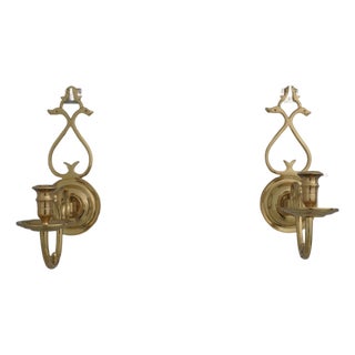 1970s Pair Virginia Metalcrafters Colonial Williamsburg Brass Candelabra Sconces For Sale