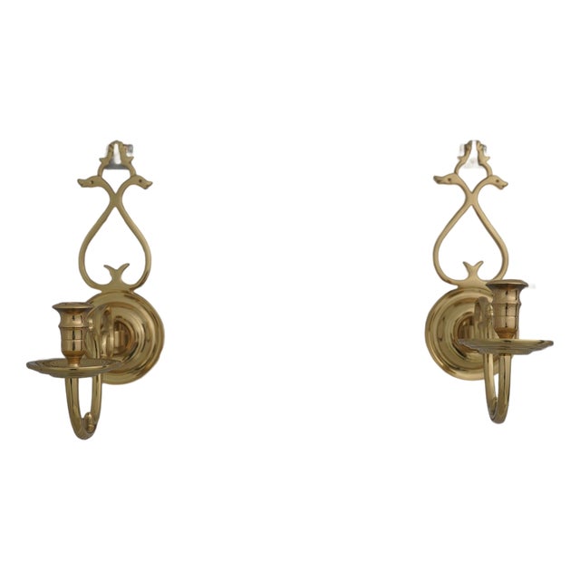 1970s Pair Virginia Metalcrafters Colonial Williamsburg Brass Candelabra Sconces For Sale