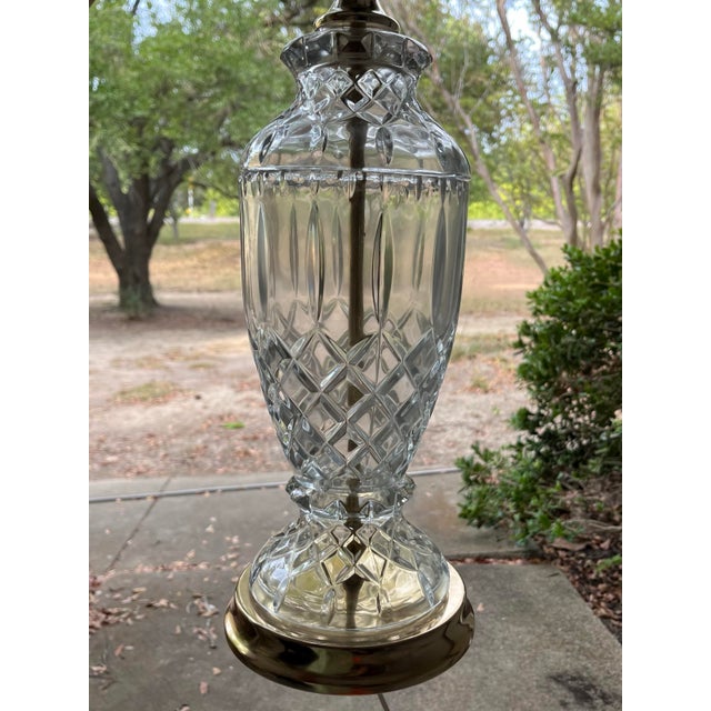 Transparent 1980s Vintage Crystal & Brass Table Lamp Hollywood Regency, Criss-Cross Cuts For Sale - Image 8 of 10