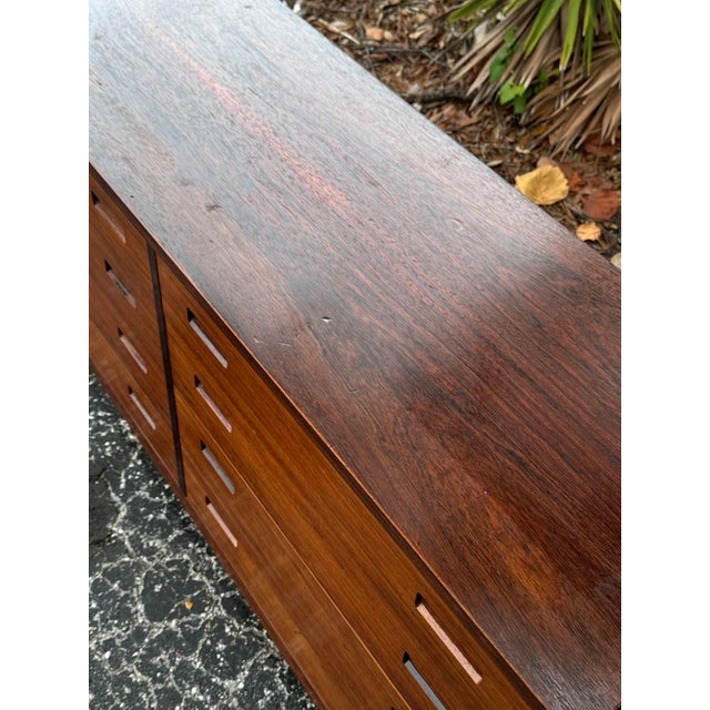 Vintage Danish Modern Poul Hundevad Rosewood Dresser Credenza Scandinavian Mid-Century Sideboard For Sale In Tampa - Image 6 of 8