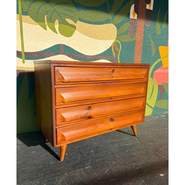 Franklin Shockey known for their distinct mid century pine furniture. This smallboy is a great size for a number of...