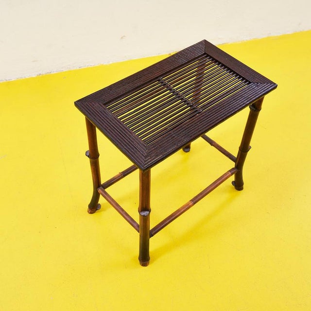 Discover the timeless charm of this bamboo coffee table, a true gem of vintage design. With clean, refined lines, this...