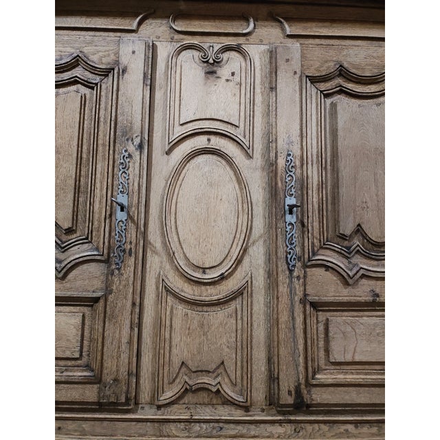 Late 18th Century French Louis XV Provincial Oak Buffet À Deux Corps, Circa 1770 For Sale In New Orleans - Image 6 of 15