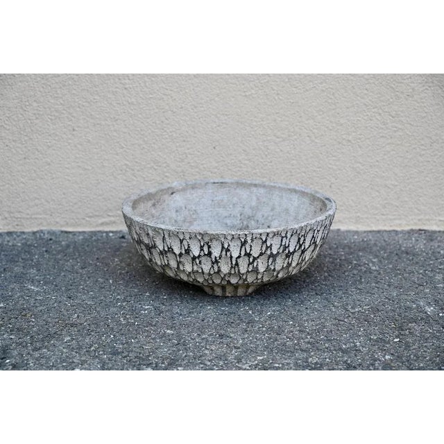 To flourish the aisles, embellish the balconies and terraces, this pretty concrete tripod planter is vintage production....