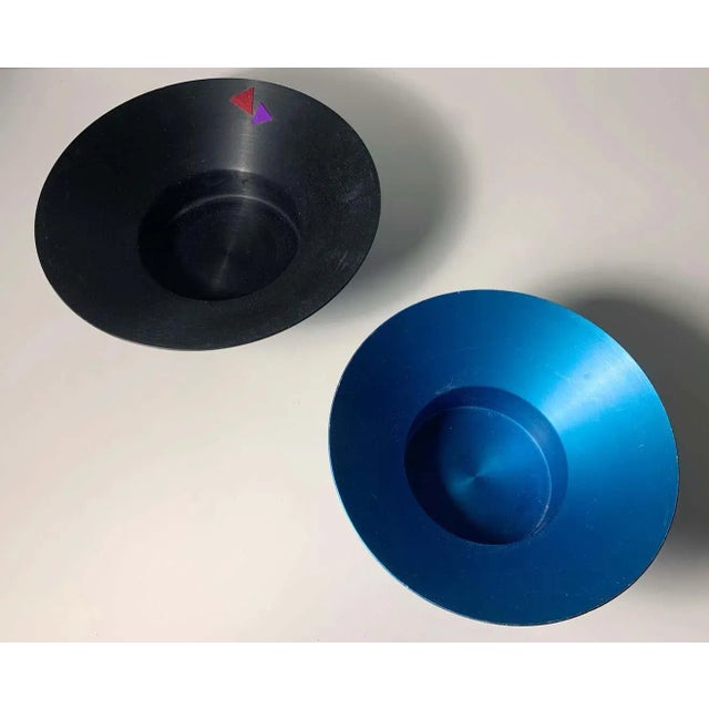 Late 20th Century David Tisdale Post-Modern Memphis Bowls- a Pair For Sale - Image 5 of 11