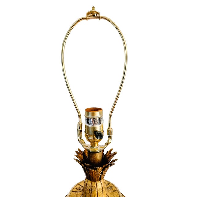 Vintage Neoclassical Crackle Glazed Urn Table Lamps With Medallions - A Pair For Sale - Image 14 of 16