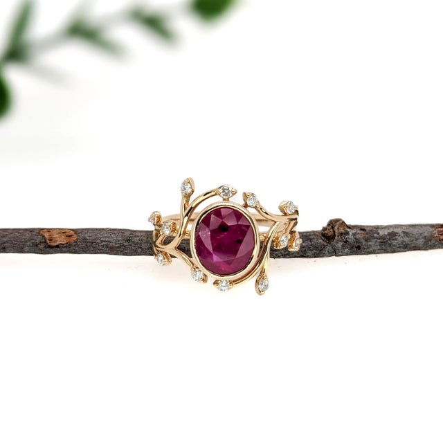 Art Deco 2.5ct Burma Ruby Ring With Natural Diamond Accents in Solid 14k Yellow Gold Oval For Sale - Image 3 of 6