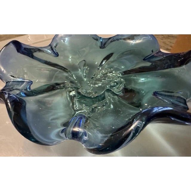Royal Blue Hand-Blown Blue Green Art Glass Bowl Iridescent Flower Scalloped Bowl Vintage Royal Gallery Poland For Sale - Image 8 of 10