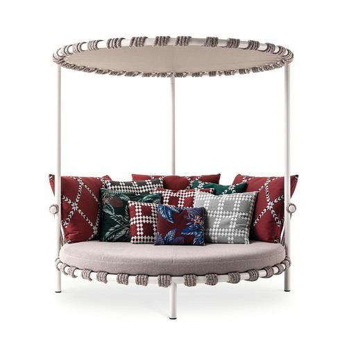 Outdoor sofa designed by patricia urquiola in 2020. Manufactured by cassina in italy. Patricia urquiola interprets the...