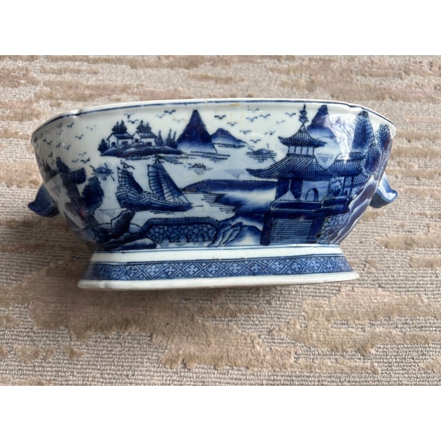 Chinese Chinese Canton Tureen, 19th Century For Sale - Image 3 of 10
