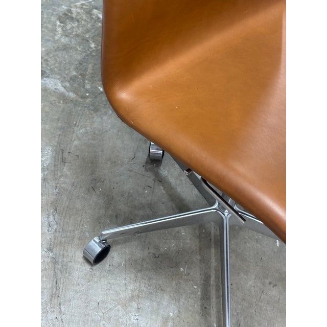 Fritz Hansen 1990s Arne Jacobsen Oxford Classic High-Back Chair For Sale - Image 4 of 6