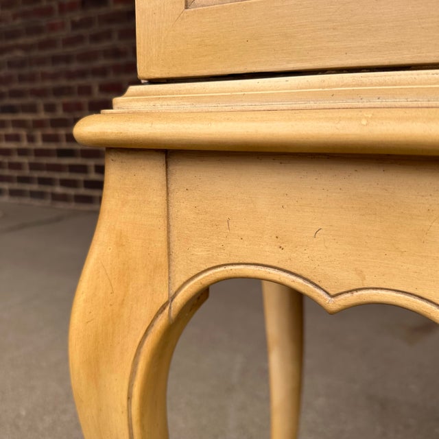 Ivory French Style Curio Glass Cabinet Hutch by Treasure House For Sale - Image 8 of 12