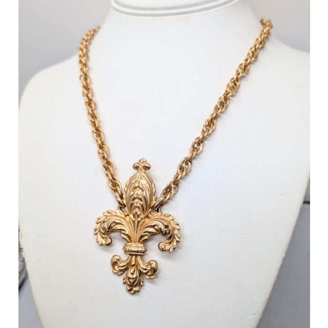 1970s goldtone molded fleur di lis pendant necklace with spring ring clasp. Marked "NAPIER©" on the back of the pendant....