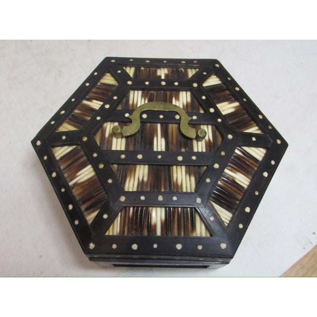 Antique Anglo Indian Hexagonal Porcupine Quill Box For Sale - Image 10 of 11