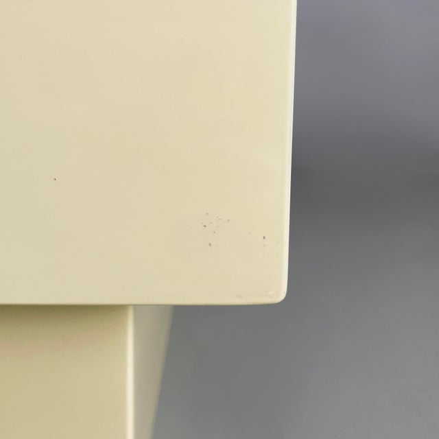 Modern Italian Coffe Table in Light Yellow Wood, 1980s For Sale - Image 12 of 15