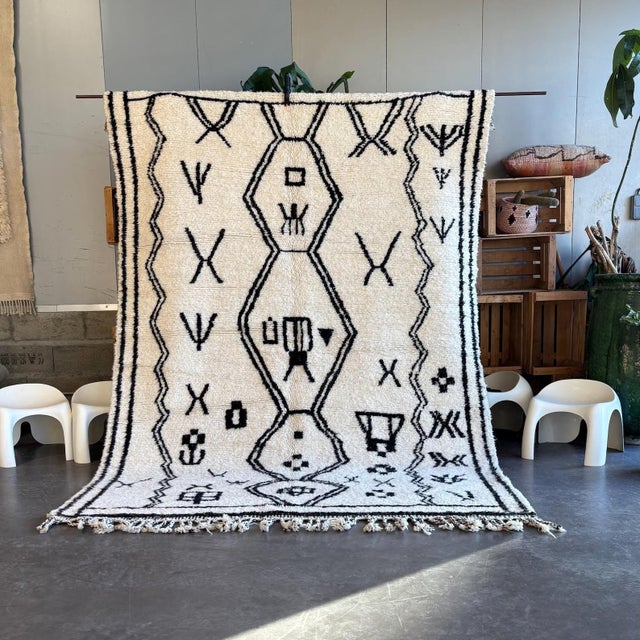 Bring the warmth and authenticity of Moroccan craftsmanship into your home with this handmade Beni Ourain Berber rug, a...